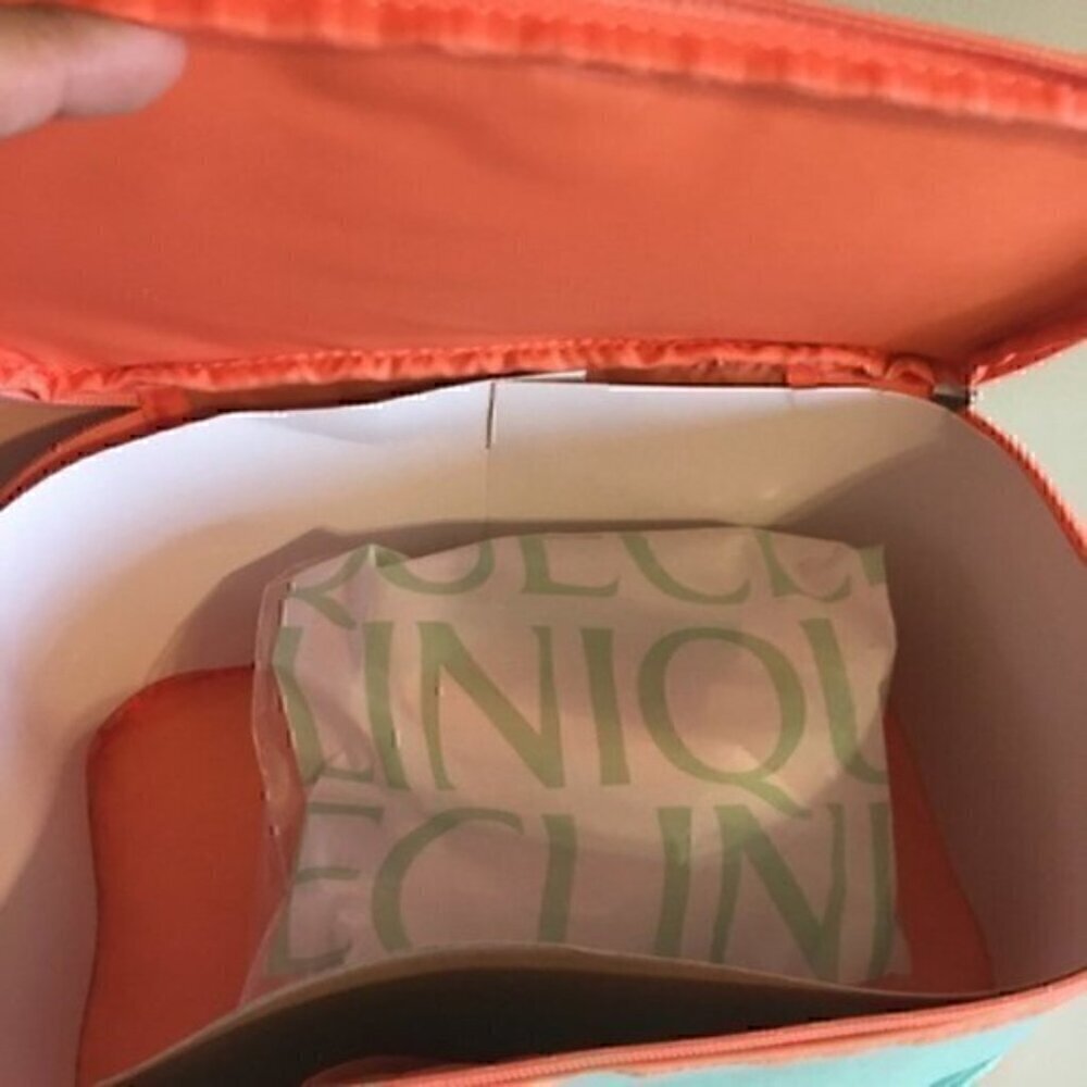 Clinique gift set - Picture 15 of 15
